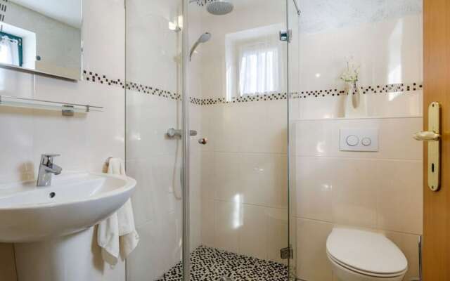 Am Rotdorn Modern Retreat