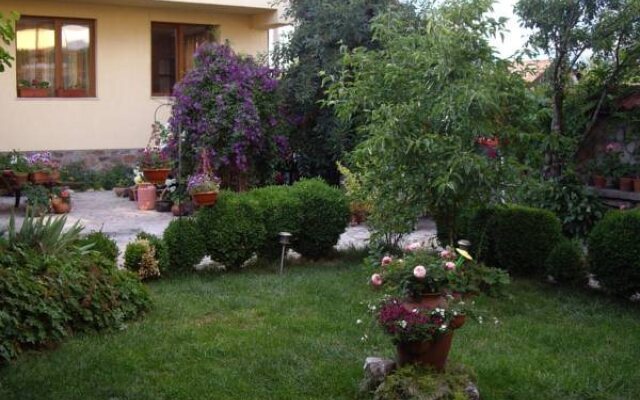 Saint Nikola Family Hotel