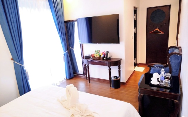Royal Trau Quy Boutique Hotel – Guest Rooms – Hanoi