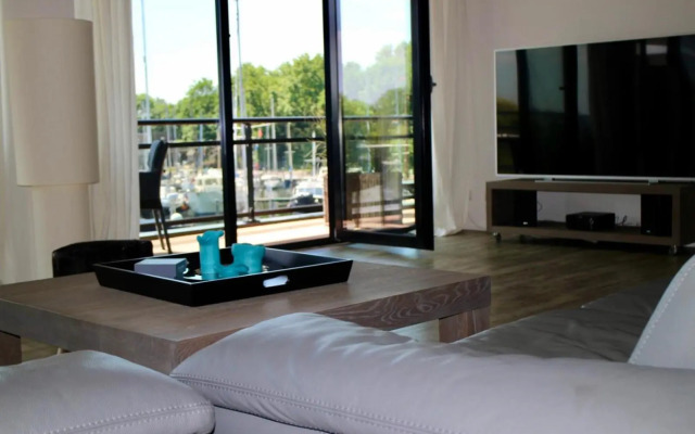 Näher am Wasser kann man nicht wohnen!