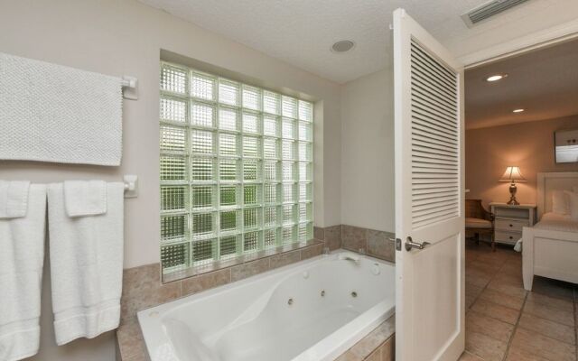 Siesta Key Paradise by Beachside Mgmt.