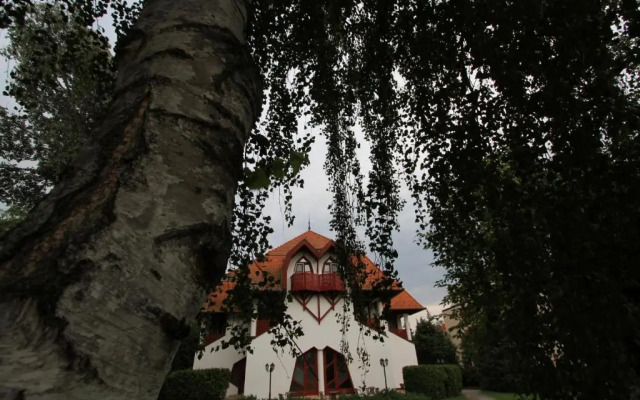 Edit Apartman