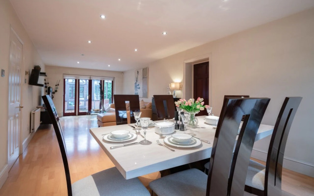 Charming Wimbledon Park Home close to Putney Heath