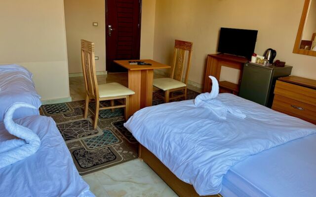 Grand Pyramids View Guesthouse