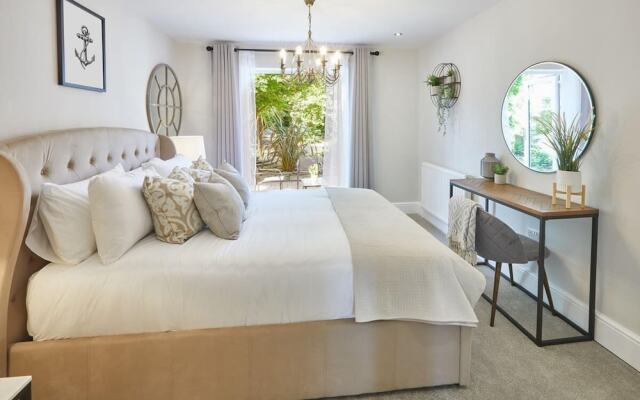 Host Stay The Hampton at Prospect Hill Apartments