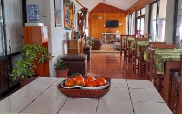 Hostal y Cabañas Tojika