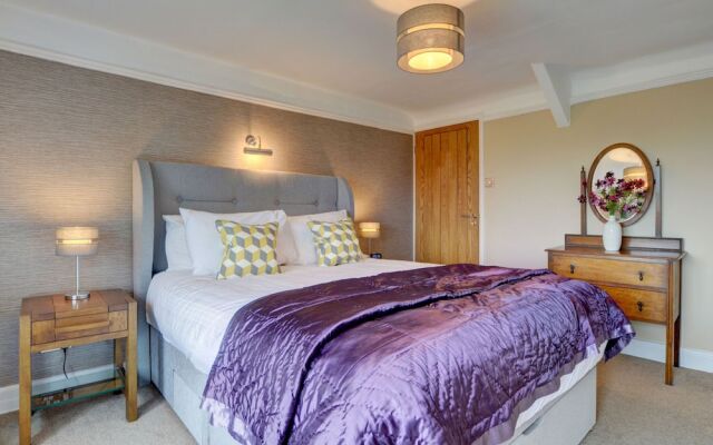 Spacious Holiday Home in Ilkerton With Garden