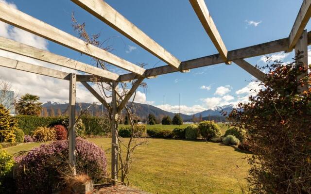 Kepler Retreat - Te Anau Holiday Home