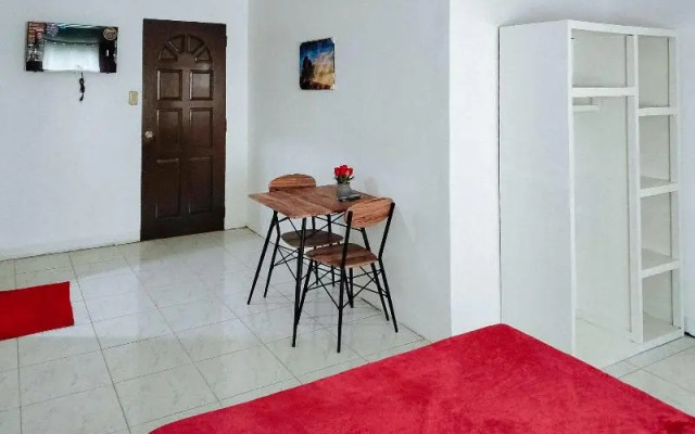 RedDoorz @ Rio Bella Lacson St. Bacolod