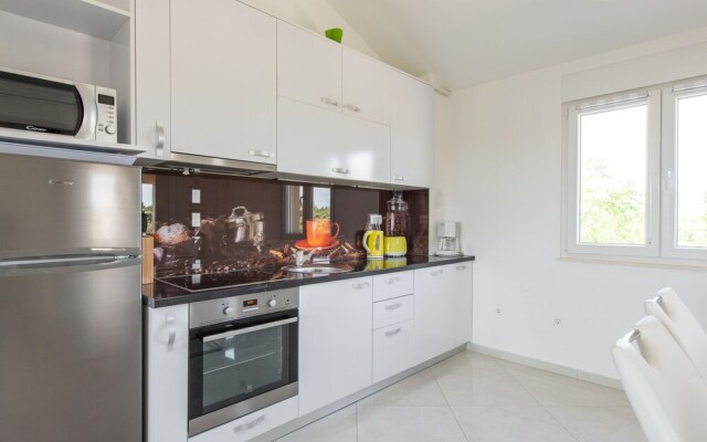 Enticing Apartment in Vir near Sea Beach