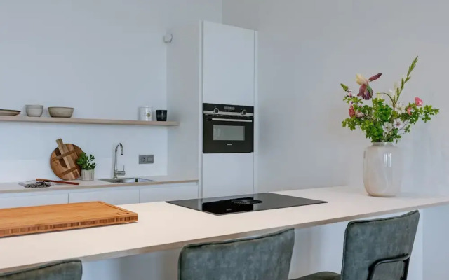 Serene Dikefront Apartment With en Suite Bedrooms and Stunning Views