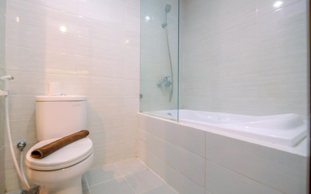 Cozy Living And Spacious Studio At 28Th Floor Kemang Village Apartment – Bathroom – Jakarta