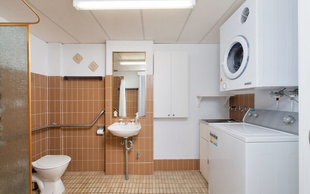 Commodore, Unit 1/9 Donald Street