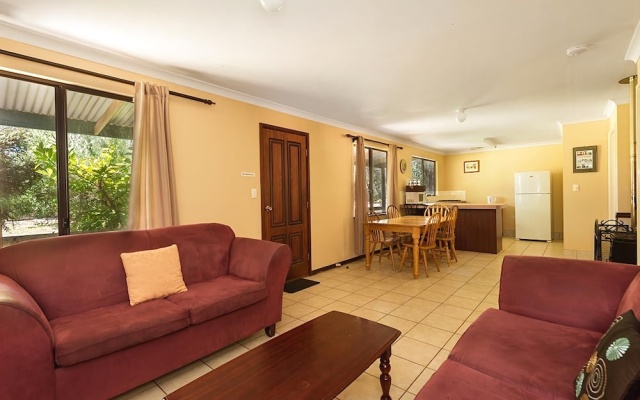 Dunsborough Rail Carriages & Farm Cottages – Guest Rooms – Yallingup Siding