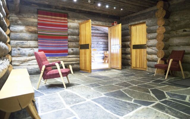 Saarikejo Log Chalet