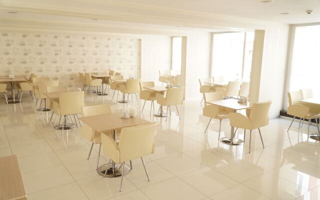 Cinas Hotel