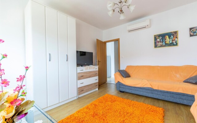 Amazing Apartment in Podstrana With Wifi and 2 Bedrooms