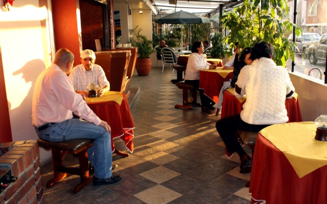 Charlies Place Hotel & Spa
