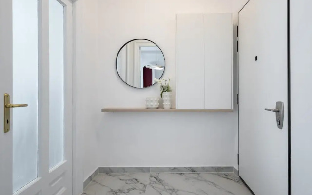 Elegant 3BR Retreat - Steps Away Cismigiu Gardens