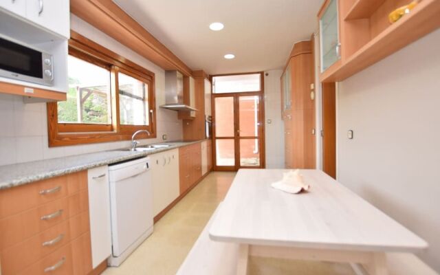 HomeHolidaysRentals Palmeras House - Costa Barcelona