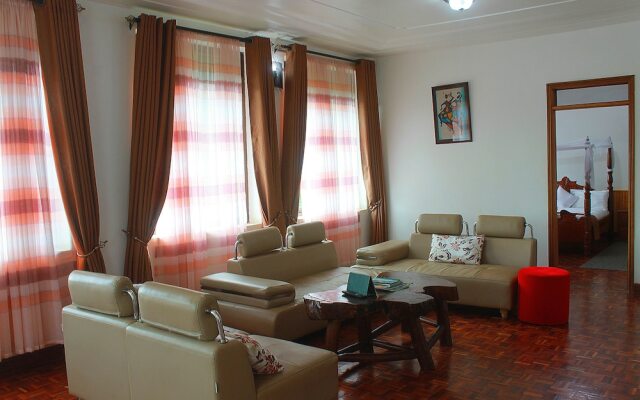 Bunyonyi Safaris Resort