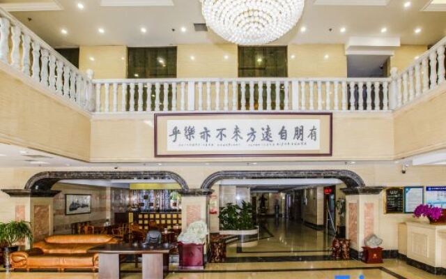 Dalian Tongbao Hotel