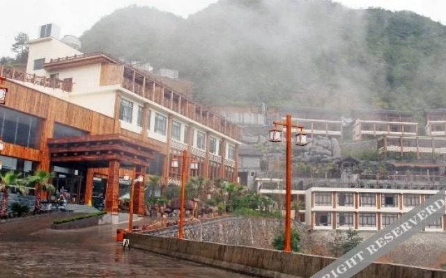 Yulongshan Dong Spring Resort