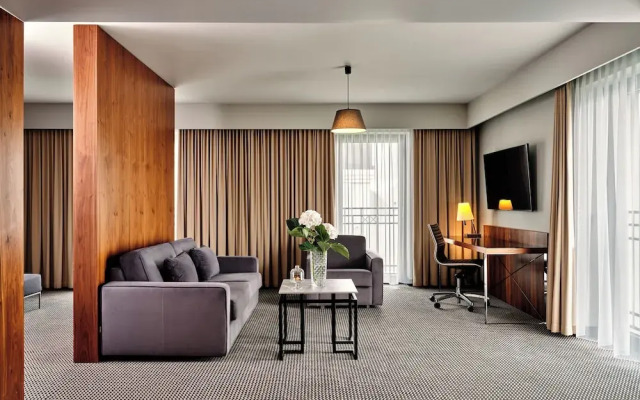 Heron Live Hotel