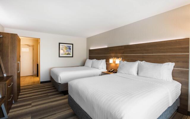 Holiday Inn Express & Suites Ludington, an IHG Hotel