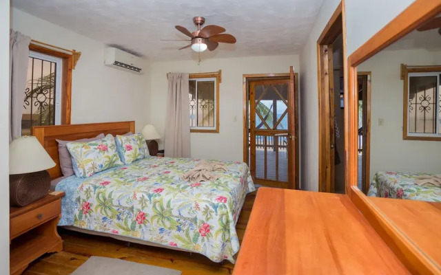 Roatan Ocean View- 2nd Floor 2 Bedroom Apts by Redawning