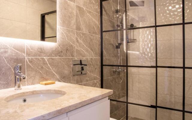 Spacious and Furnished Flat With Balcony in Izmir