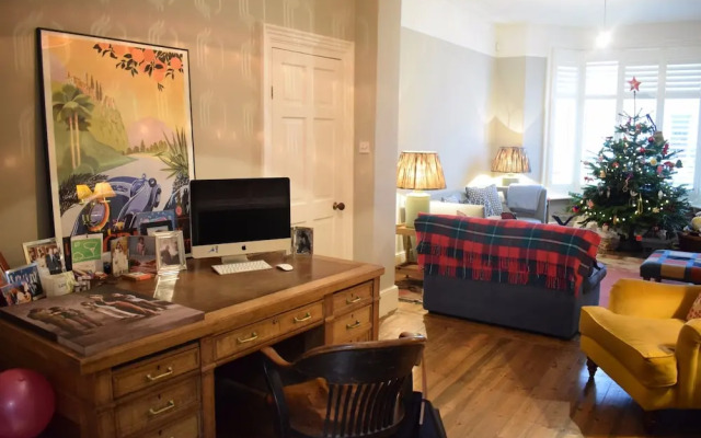 Shepherd'S Bush 2 Bedroom Home