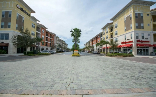 New Vista Cay Lyrica Near Pool Minutes to All Parks and Convention Center
