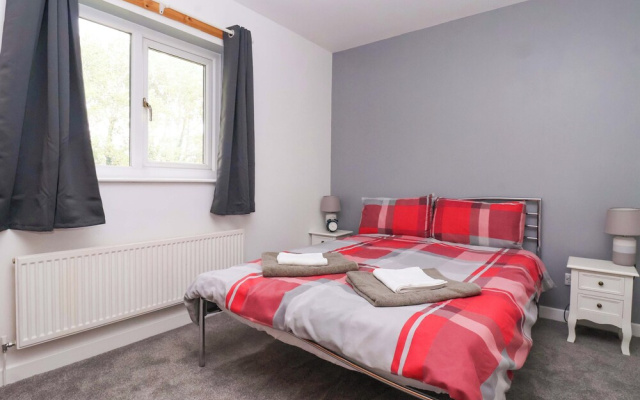 8 Wharfedale Mews