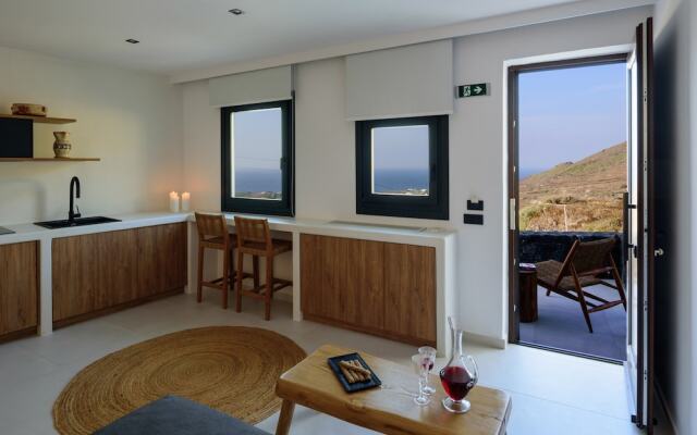Ryolithos Suites