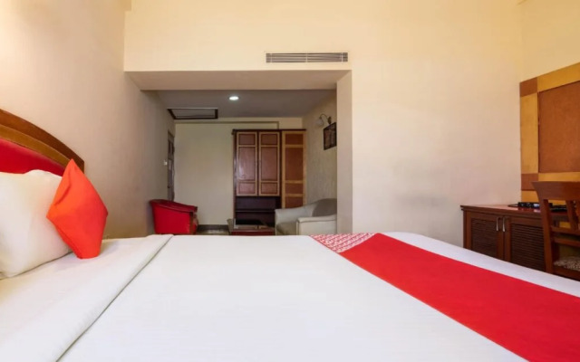 Aura Inn by OYO Rooms
