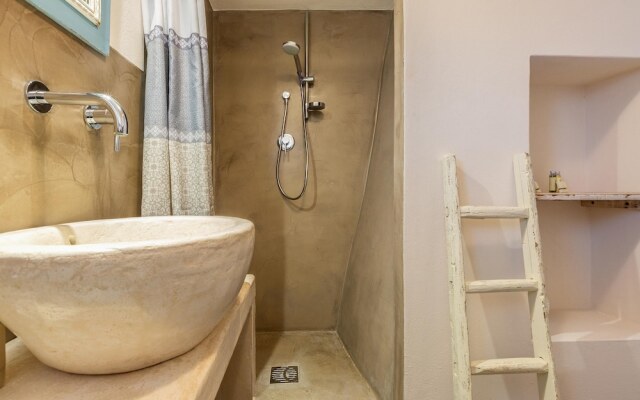2526 Trullo Limone by Perle di Puglia