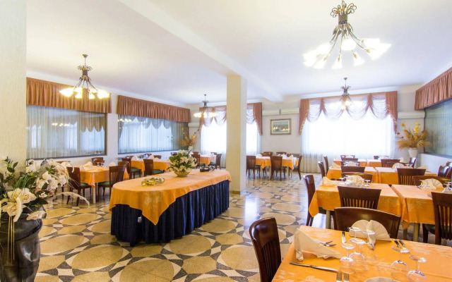 Racar Hotel & Resort
