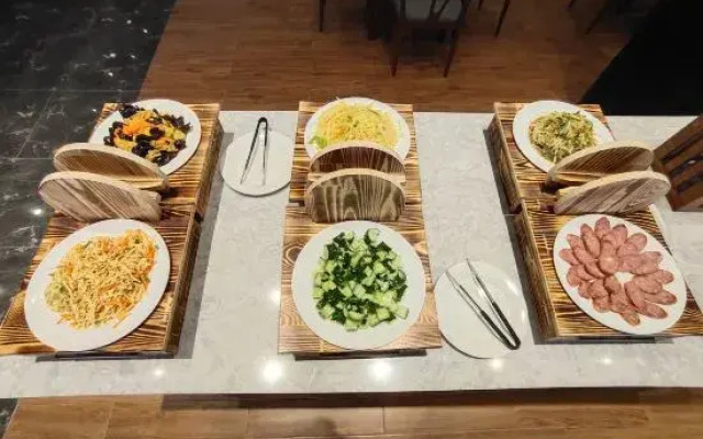 Yunwei Business Hotel