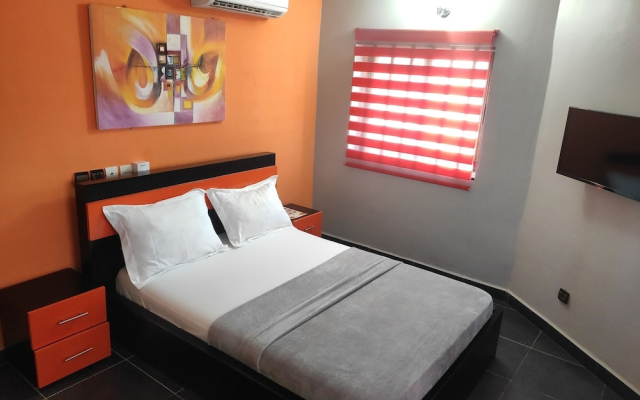 Royal Blue Guest House & Bar