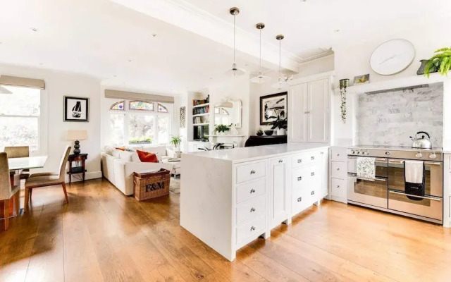 Luxury 3-bed Apartment in Central London