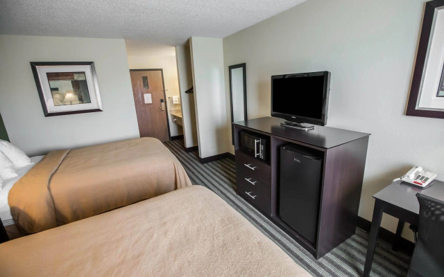 Quality Inn Chesterton near Indiana Dunes National Park I-94