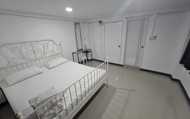 Loft 21 Apartment Romklao