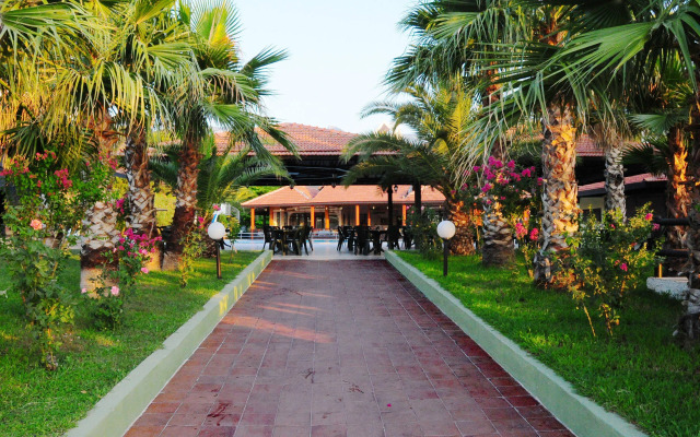 Club Akman Beach Hotel