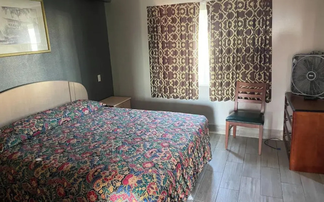 Passport Inn & Suites Corona Hotel