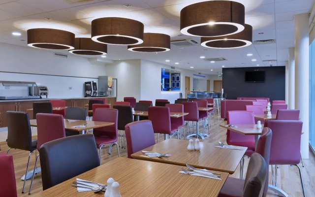 Travelodge Edinburgh Airport Ratho Station