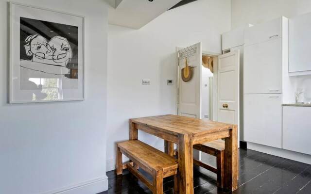 Long Stay Discounts- 1 Bed Bohemian Loft Style Apt