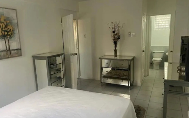 Cozy Central 1-bed Apartment in Kingston