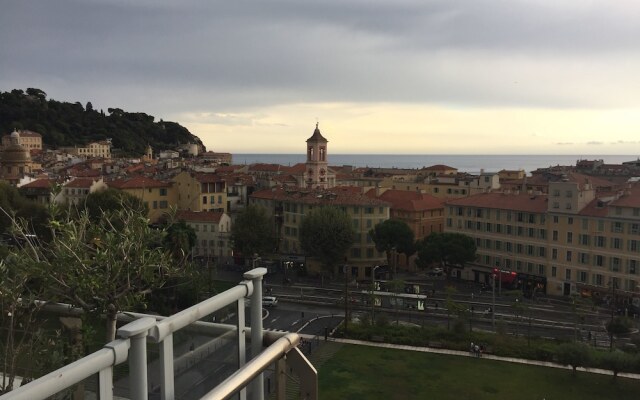 Stay in the heart of Nice