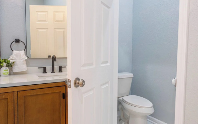Comfort and Style 4br/3ba Near Riverwalk and Dtown